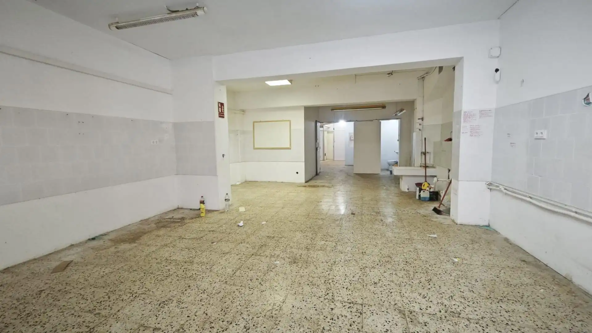 Local en venta en Carrer SALINAS, Vila de Gràcia