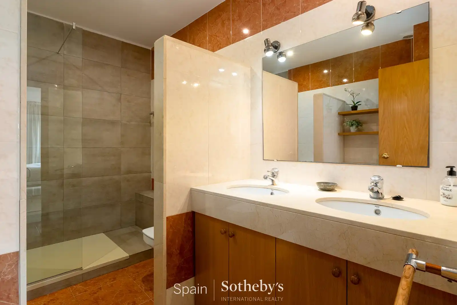 Casa aparellada amb piscina en venda a Carrer dels Oms, imagen 31