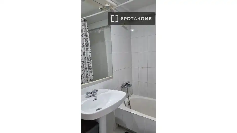 Bathroom of Flat for share in Bilbao   with Air Conditioner, Terrace and Furnished
