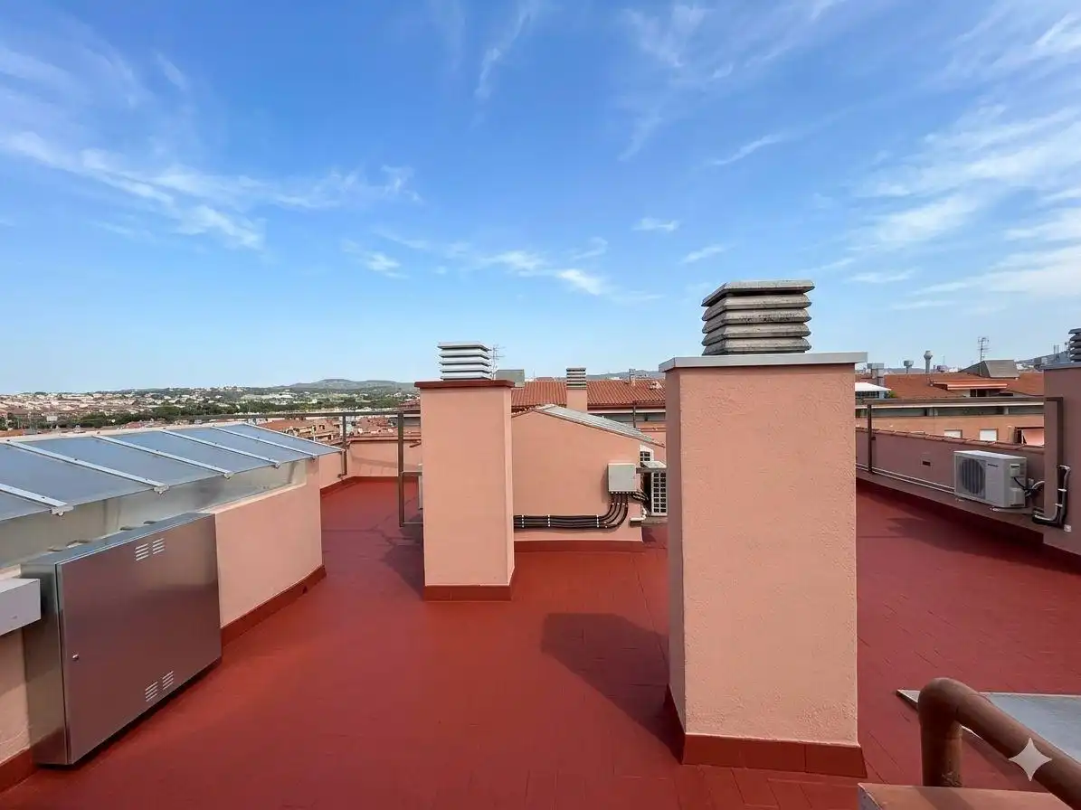 Terrassa de Pis en venda en Vilanova i la Geltrú amb Aire condicionat, Parquet i Balcó