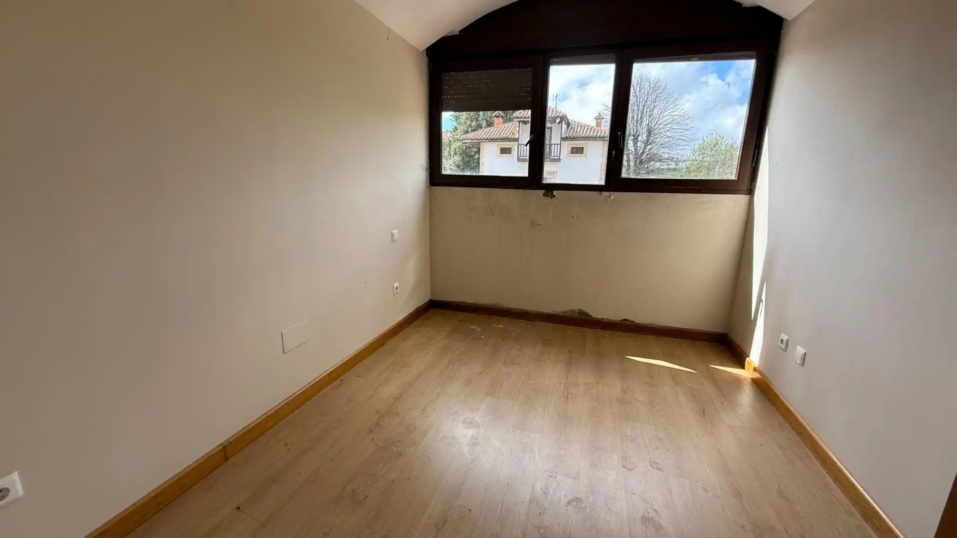 Habitación de Edificio en venta en Reocín