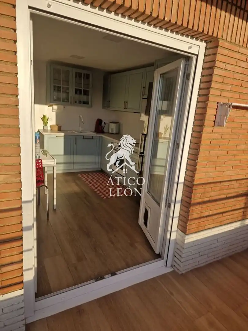 Àtic en venda en León Capital  amb Calefacció, Parquet i Terrassa