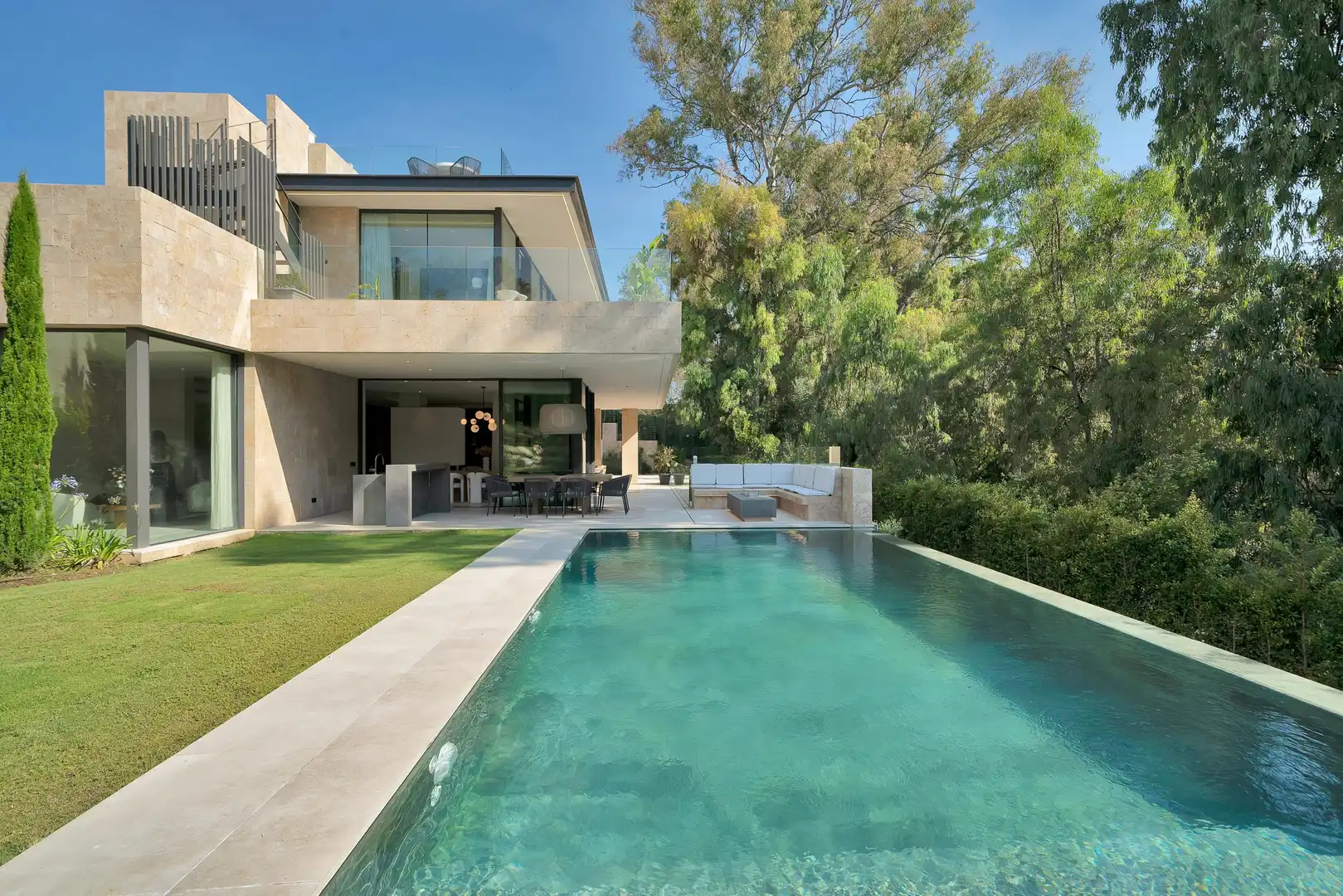 Piscina de Casa o chalet en venta en Marbella con Aire acondicionado, Calefacción y Jardín privado