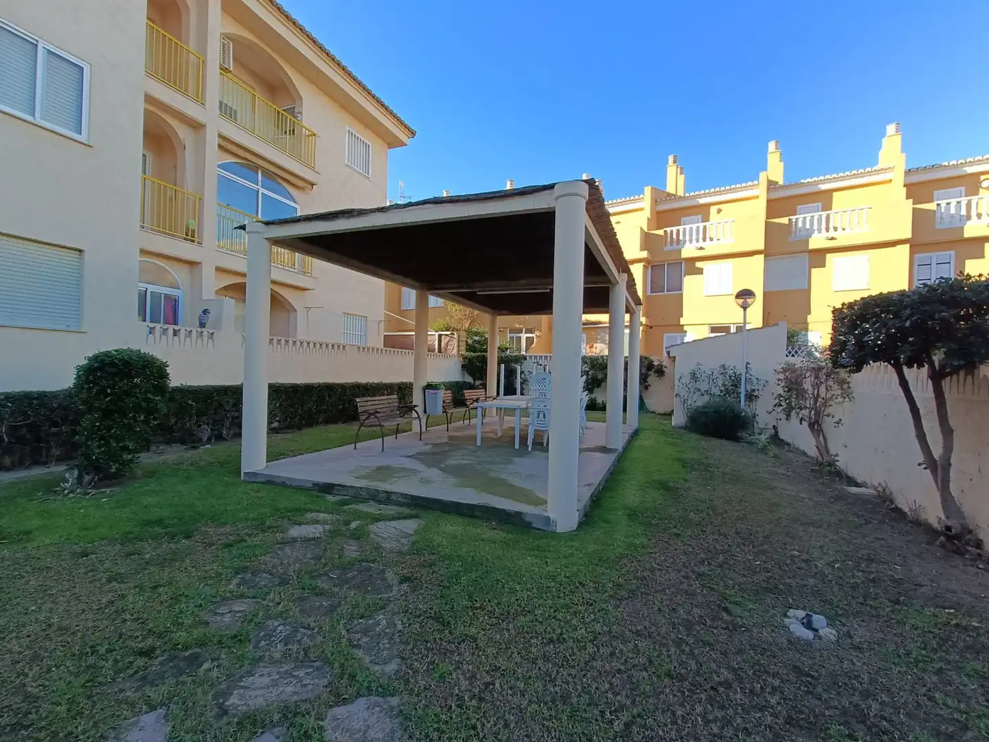 Jardín de Piso de alquiler en Sueca con Amueblado y Piscina comunitaria