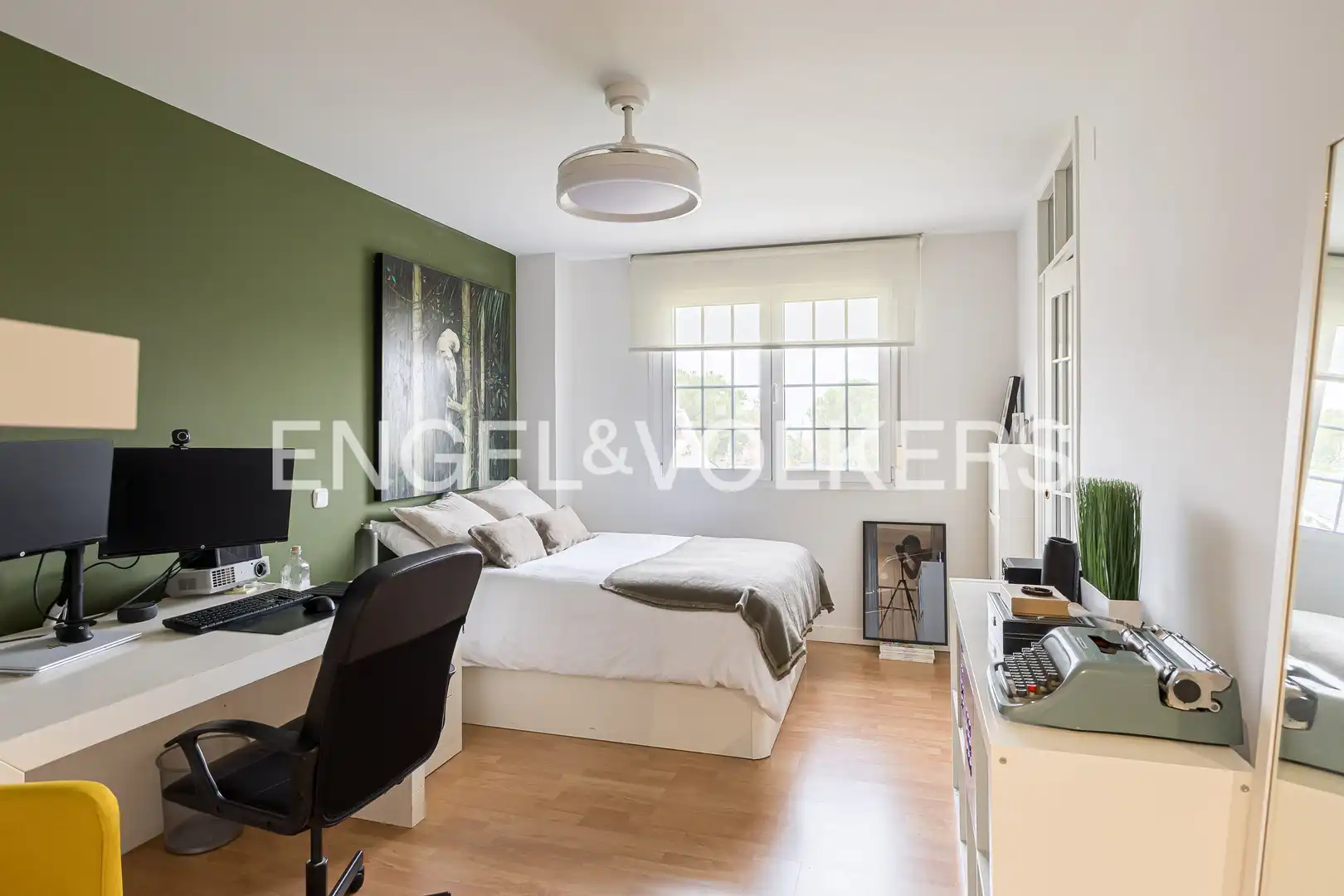 Habitación de Casa o chalet en venta en Boadilla del Monte con Aire acondicionado, Calefacción y Jardín privado