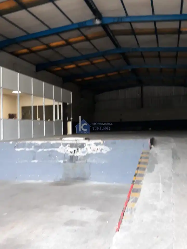 Nau industrial de lloguer en San Cibrao das Viñas