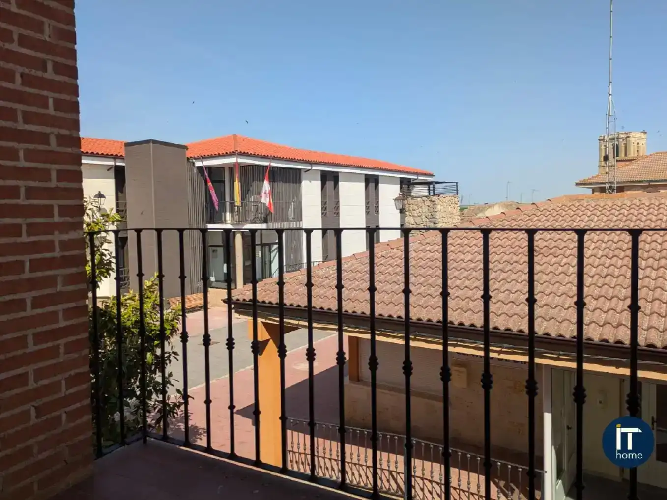 Vista exterior de Piso en venta en Villabrágima con Amueblado y Balcón