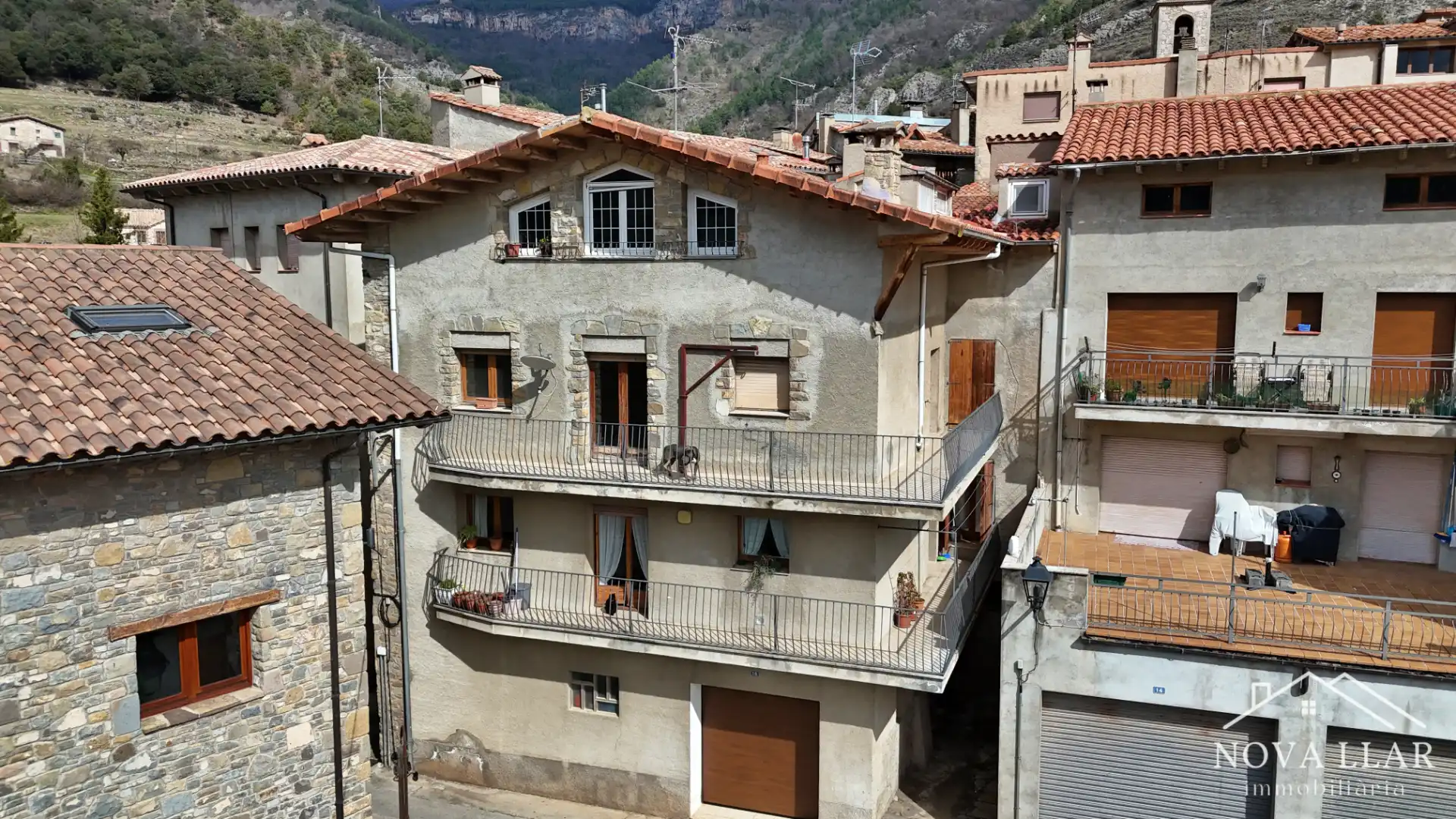 Vista exterior de Casa adosada en venda en Gombrèn amb Calefacció, Parquet i Forn