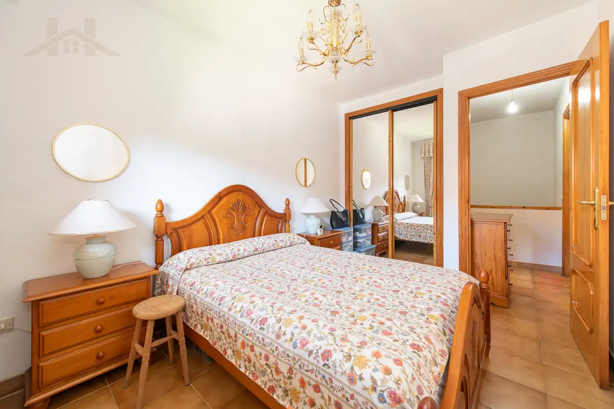 Habitación de Dúplex en venta en Manzanares El Real con Calefacción, Amueblado y Piscina comunitaria