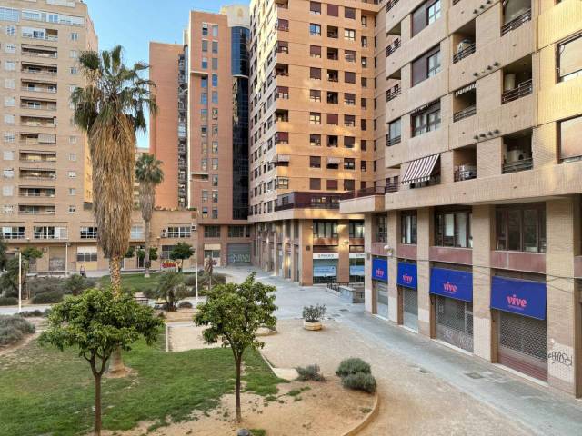 Oficina en Alquiler en Avenida Cataluña en Barrio de Benimaclet