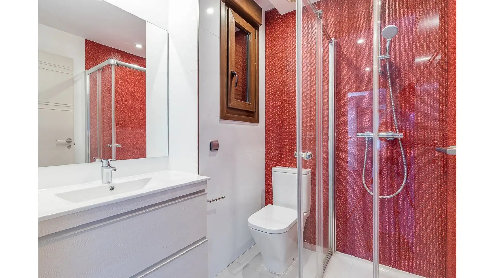 Baño de Casa o chalet de alquiler en Majadahonda con Aire acondicionado, Calefacción y Terraza