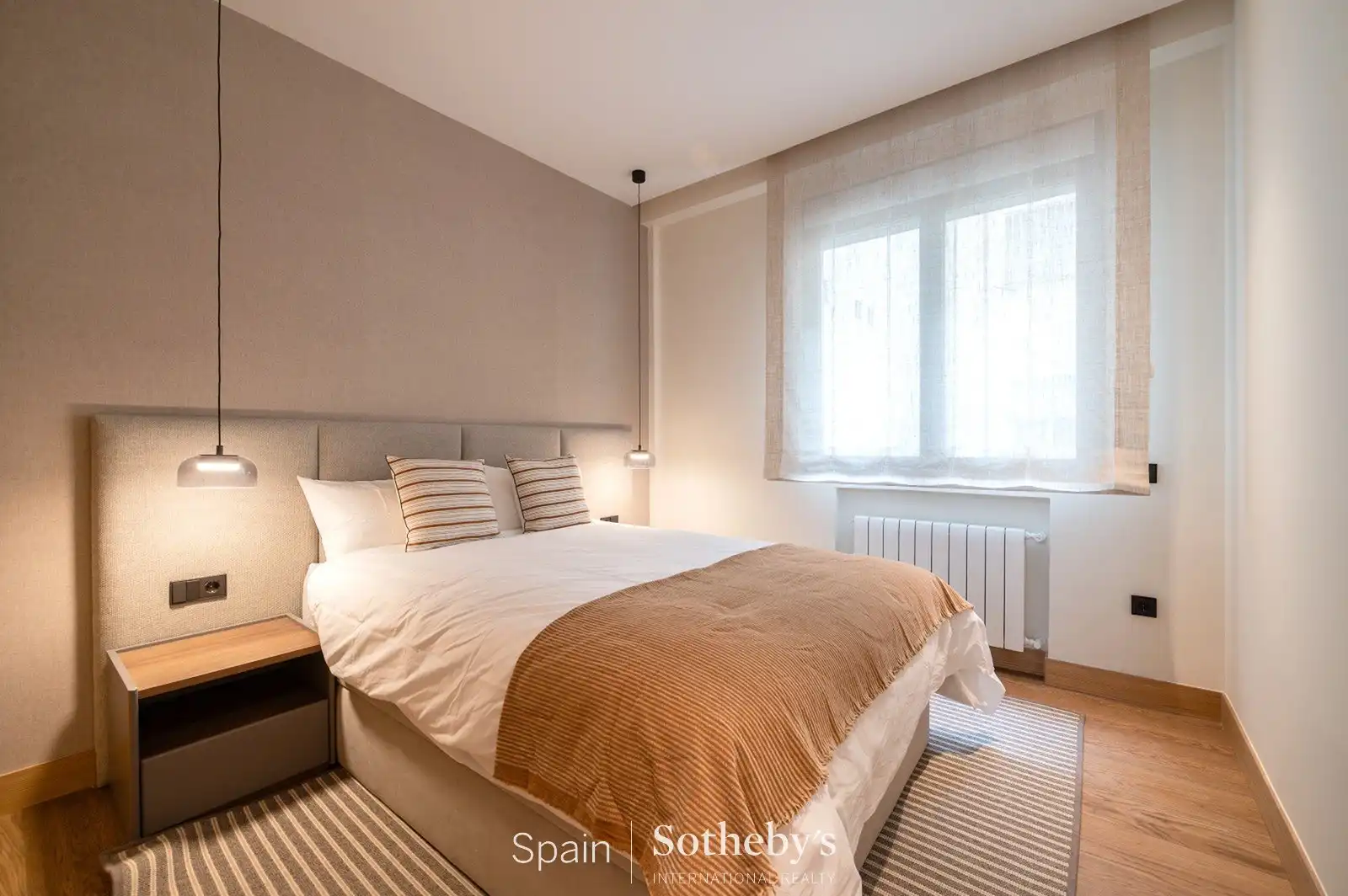 Dormitori de Apartament en venda en Madrid amb Aire condicionat, Calefacció i Terrassa