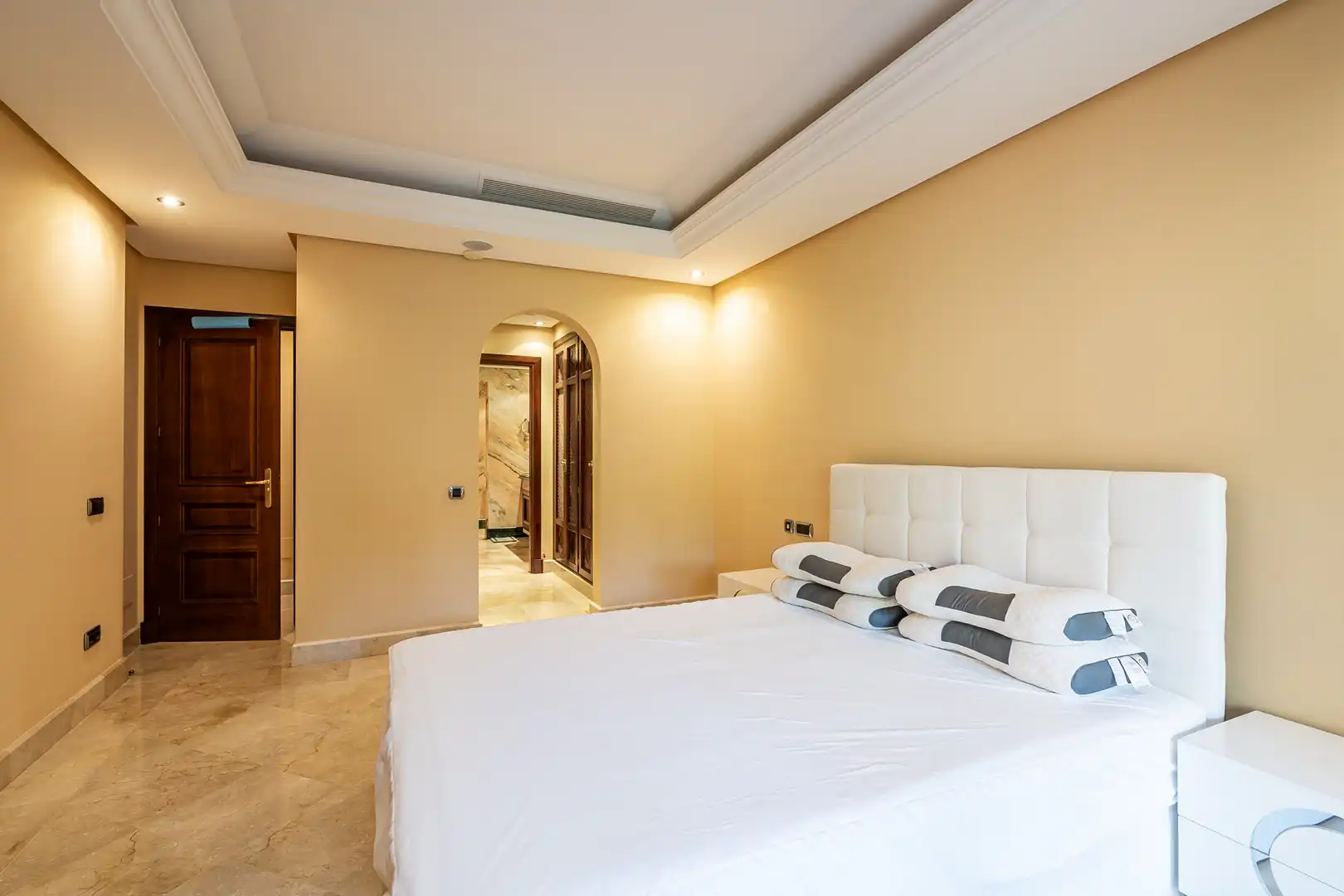 Habitación de Planta baja en venta en Estepona con Aire acondicionado, Calefacción y Terraza