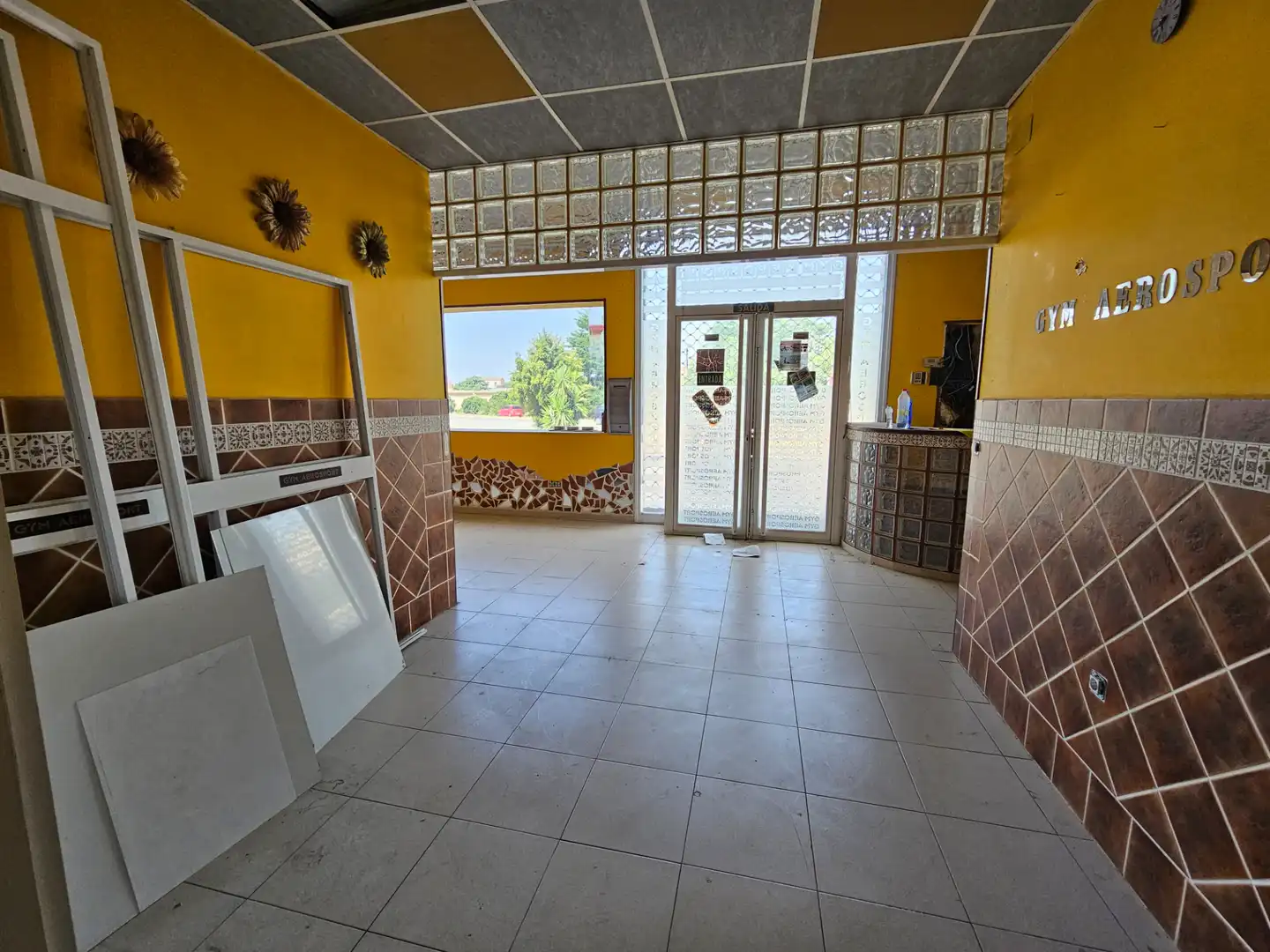 Local de alquiler en Calle Andrés Molina Moles, 26, La Algaba