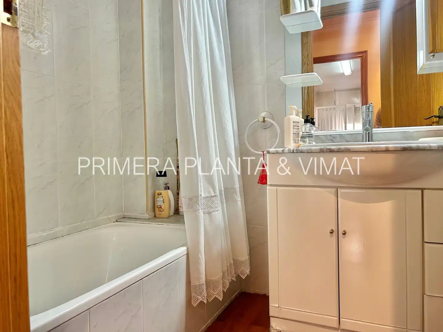 Badezimmer von Wohnung zum Verkauf in Mataró mit Heizung und Balkon