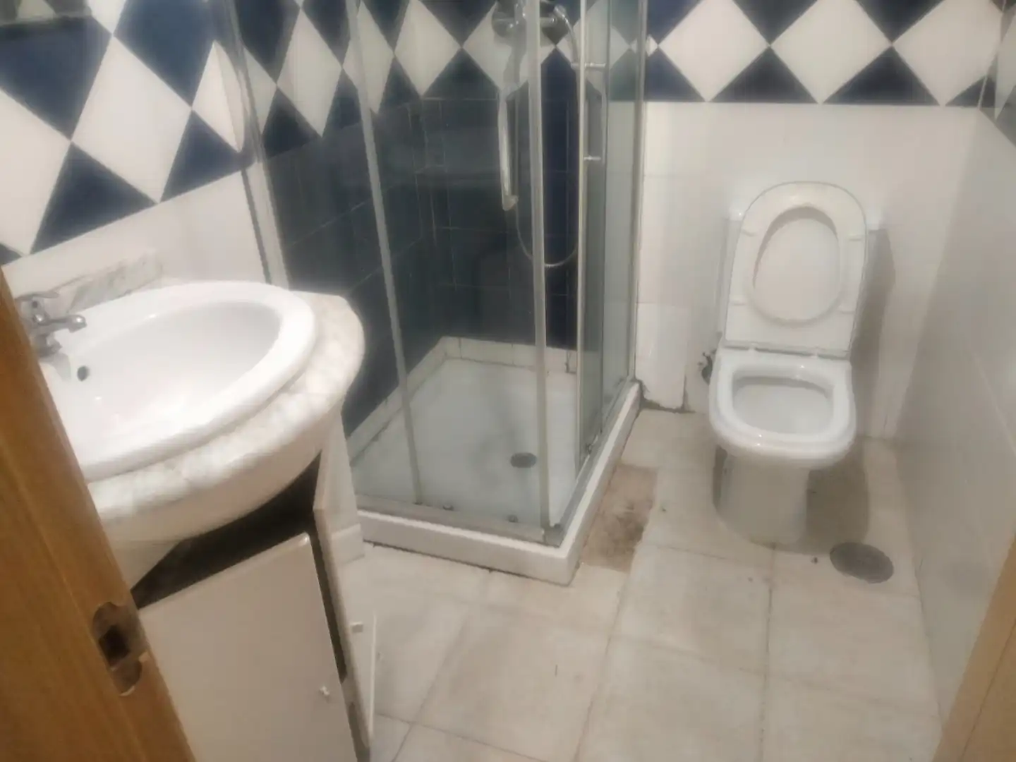 Bathroom of Flat for sale in Madrid