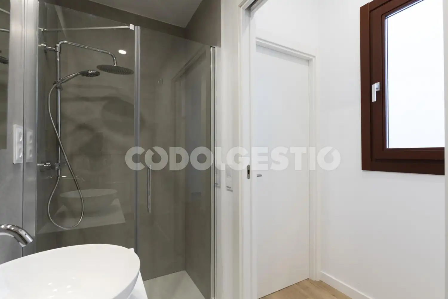 Baño de Piso de alquiler en Vic con Balcón