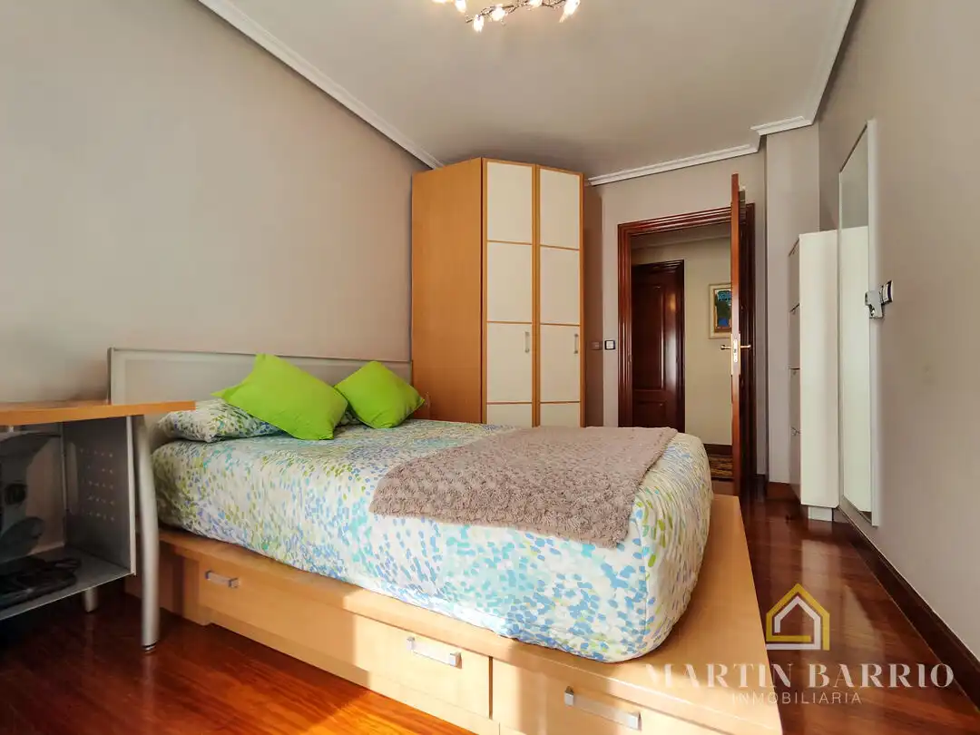 Schlafzimmer von Wohnung zum Verkauf in Muskiz mit Heizung, Privatgarten und Terrasse