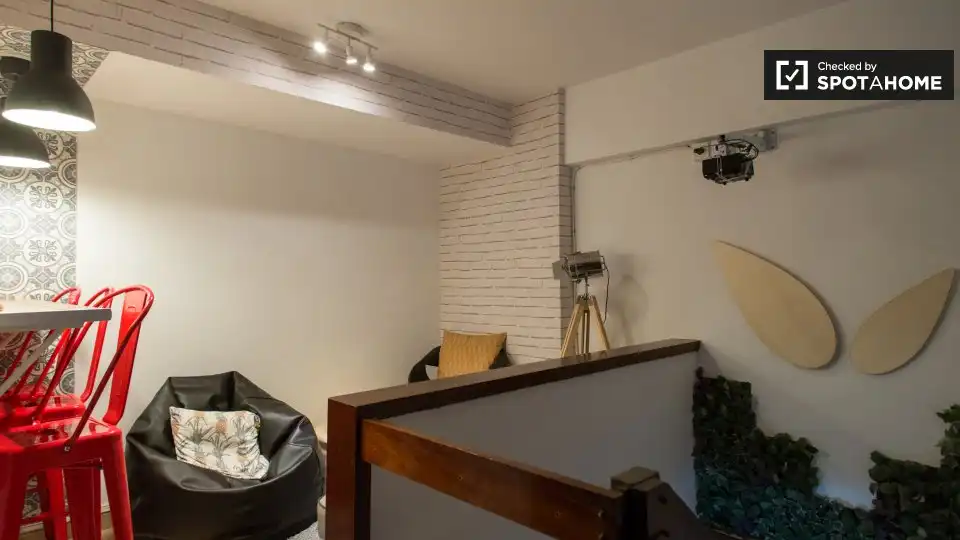 Room in Sant Pere, Sta. Caterina i la Ribera