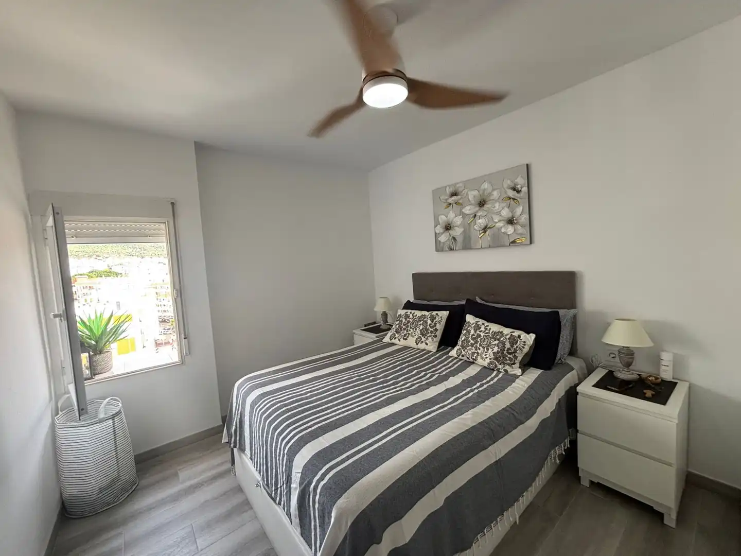 Dormitori de Apartament en venda en Benalmádena amb Aire condicionat, Terrassa i Moblat