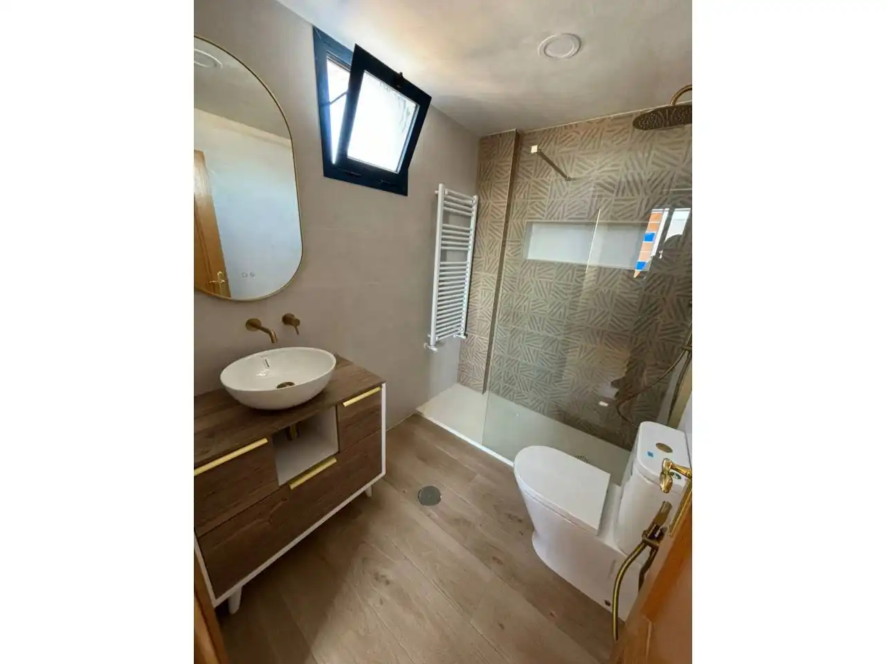 Baño de Piso en venta en Paterna con Aire acondicionado, Calefacción y Terraza