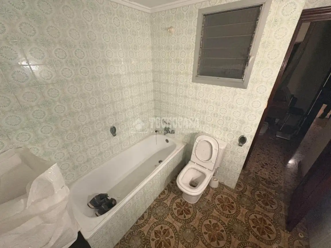 Badezimmer von Wohnung zum Verkauf in Burjassot