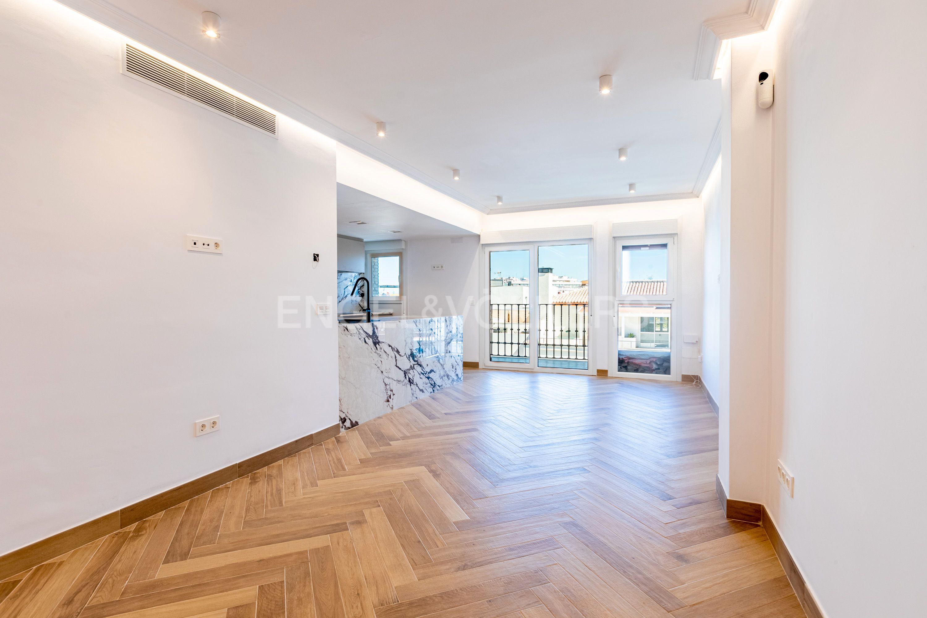 Living room of Apartment for sale in  Sevilla Capital  with Air Conditioner, Heating and Balcony