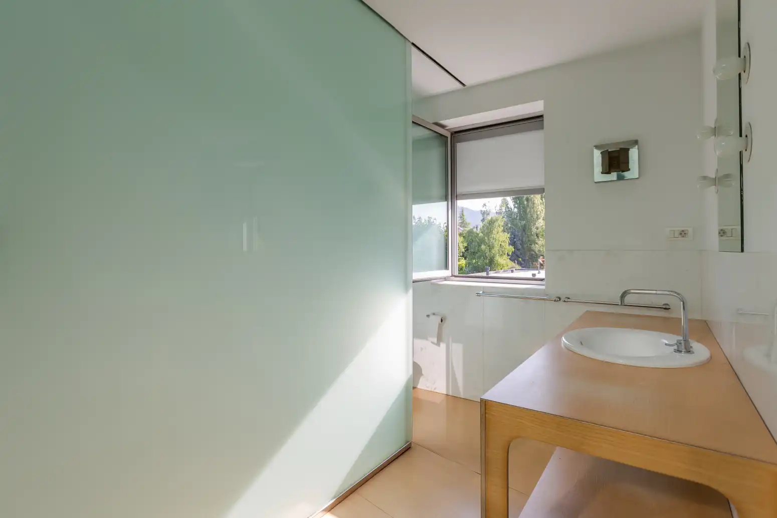 Badezimmer von Haus oder Chalet zur Miete in Valle de Egüés / Eguesibar mit Klimaanlage, Heizung und Privatgarten