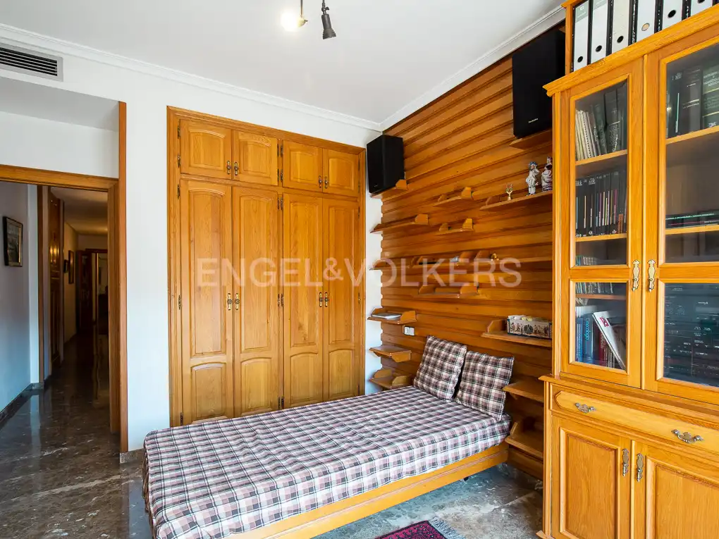 Bedroom of Flat for sale in Valencia  with Air Conditioner, Heating and Balcony
