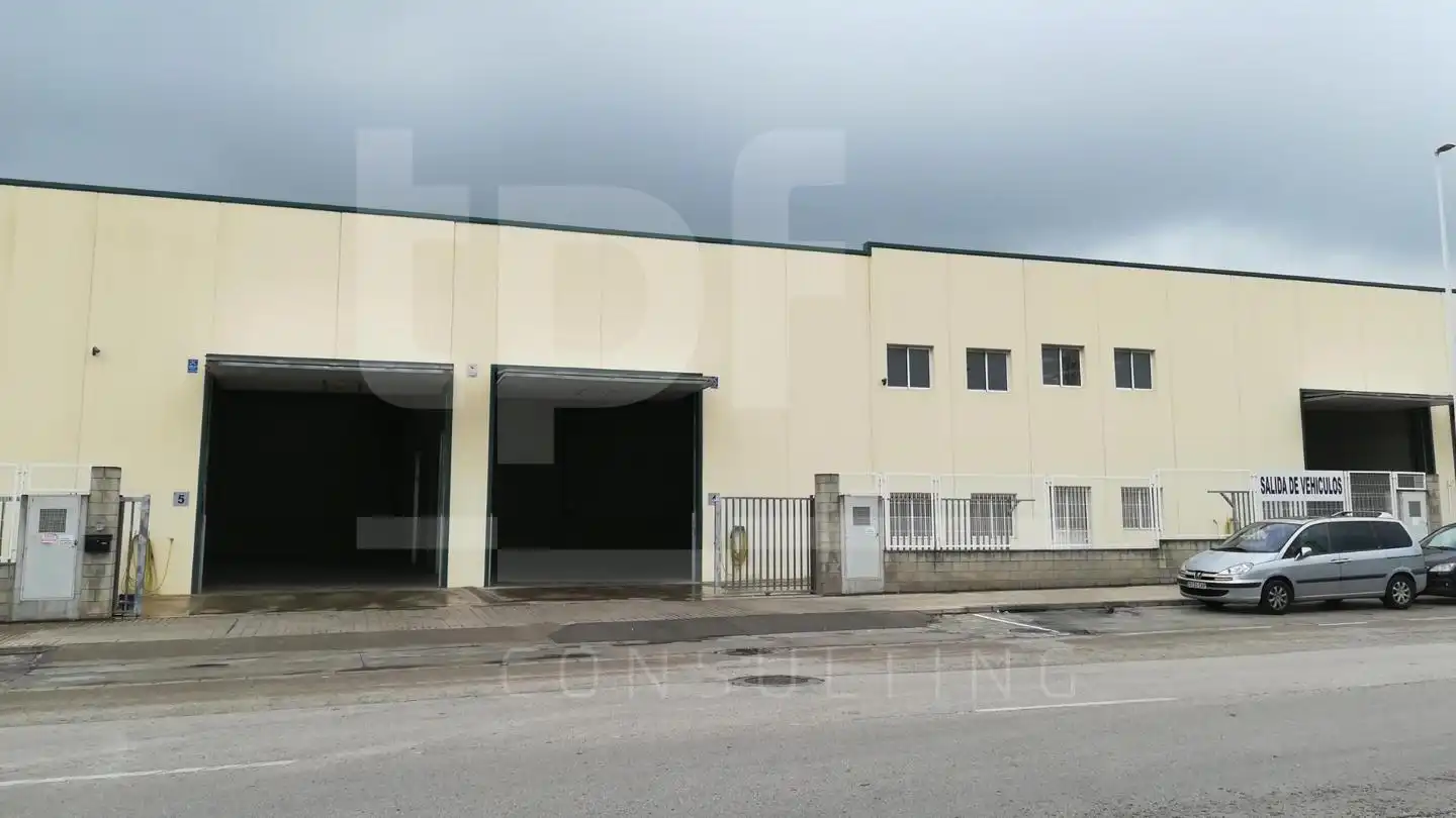 Industrial building to rent in Avinguda dels Fusters