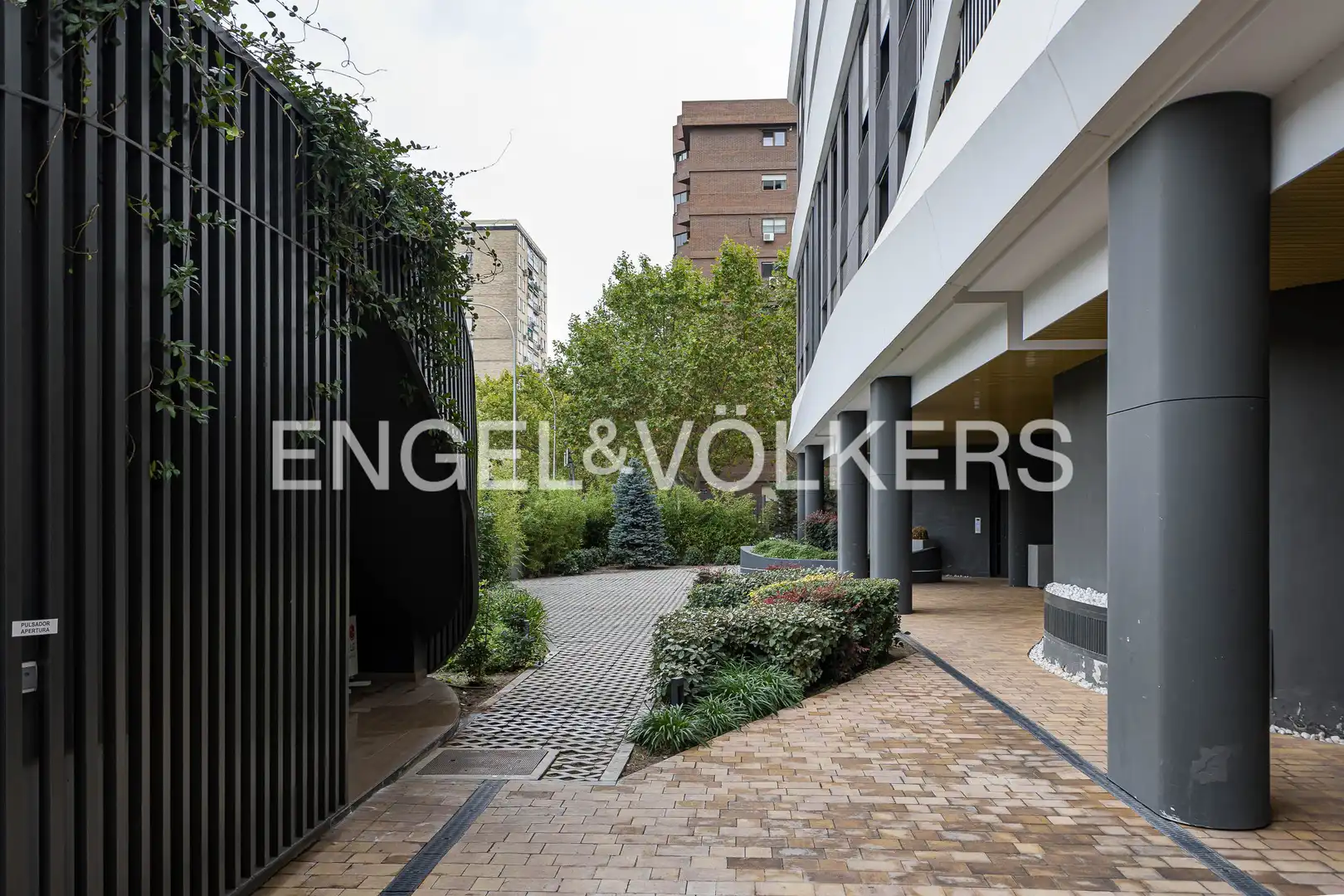 Terrasse von Wohnung zum Verkauf in Madrid mit Klimaanlage, Heizung und Privatgarten