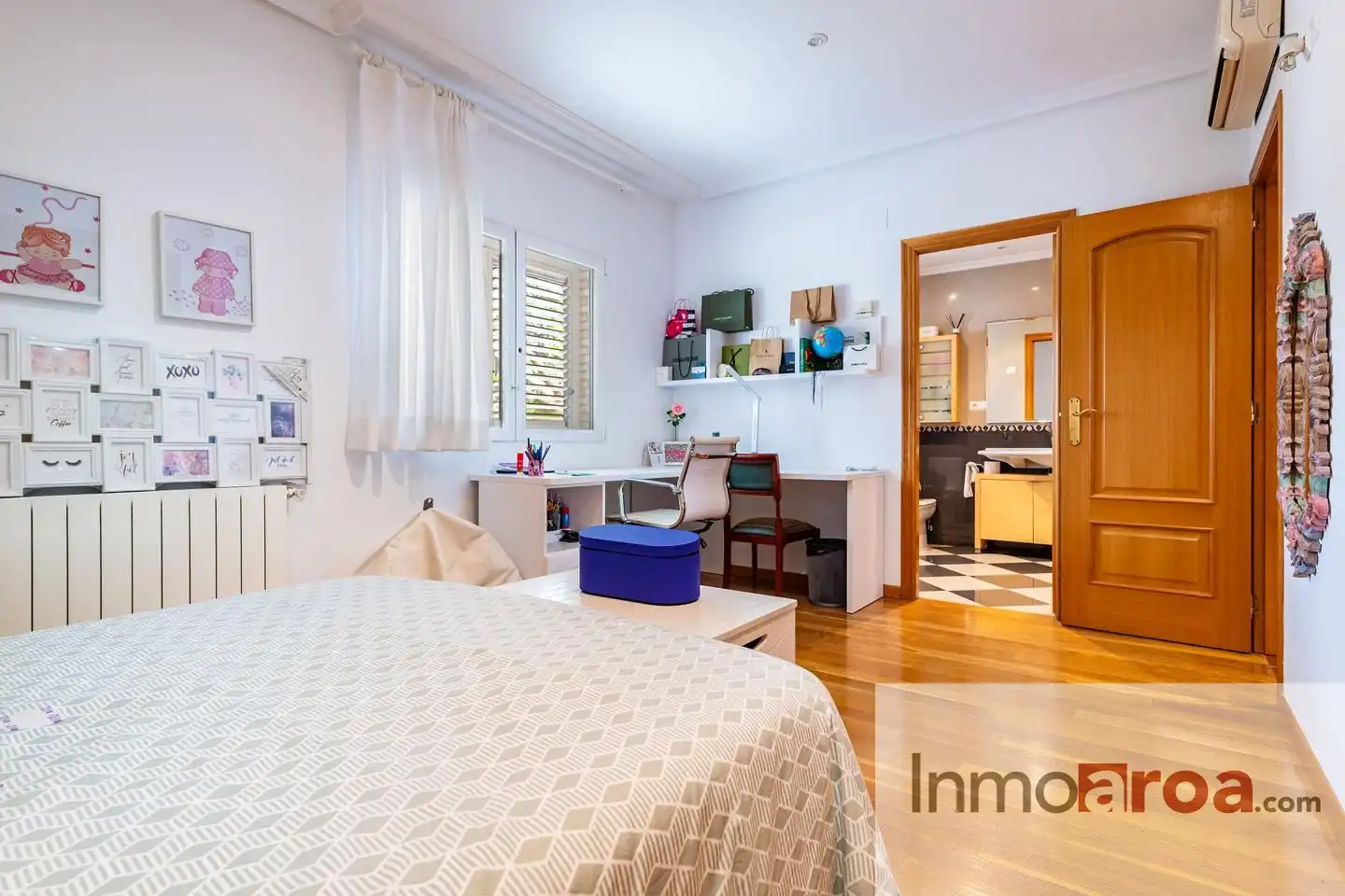 Habitación de Casa o chalet en venta en Paterna con Jardín privado, Terraza y Piscina