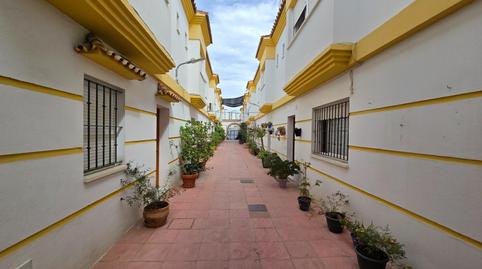 Foto 2 de Casa adosada en venta en San José - San Bernardo, Cádiz