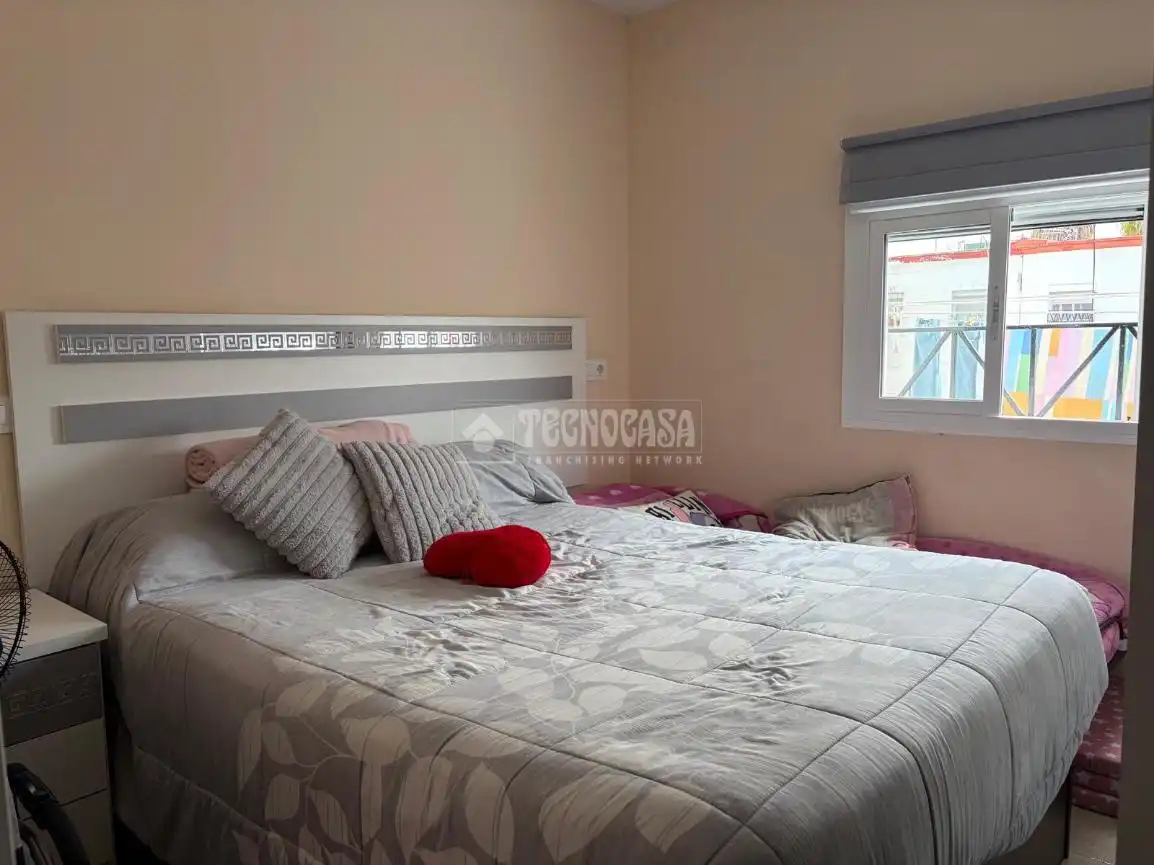 Bedroom of Flat for sale in Sevilla