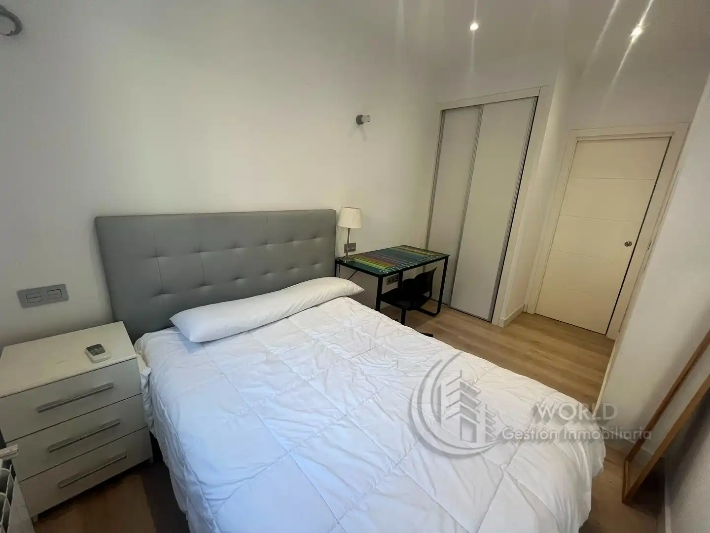 Bedroom of Flat for rent in Madrid  with Air Conditioner, Heating and Furnished