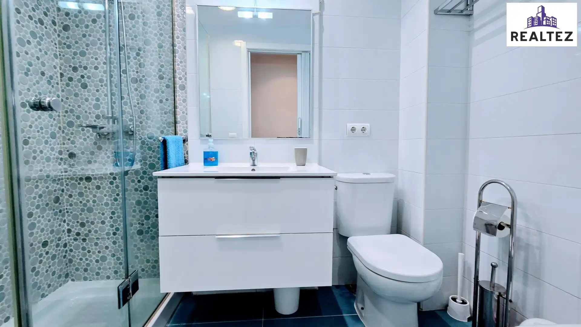 Bathroom of Flat for rent in Jerez de la Frontera  with Air Conditioner, Heating and Parquet flooring
