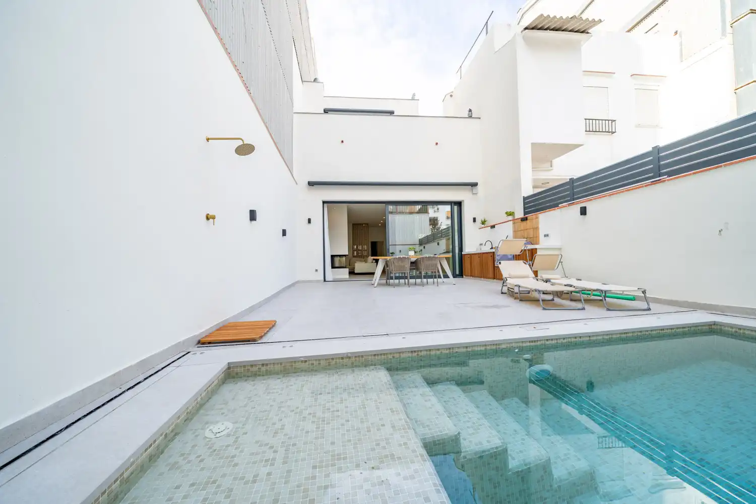 Casa amb terrassa en venda a Carrer d'Amadeu
