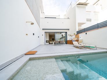 Casa amb balcó en venda a Carrer d'Amadeu