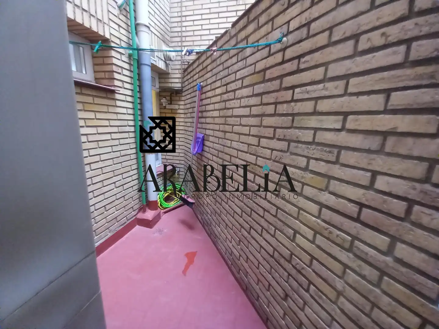 Wohnung zum Verkauf in Córdoba mit Klimaanlage, Abstellraum und Möbliert