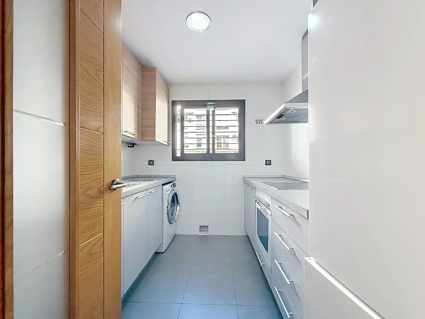 Kitchen of Apartments for rent in Málaga  with Washing machine, Microwave and Community pool