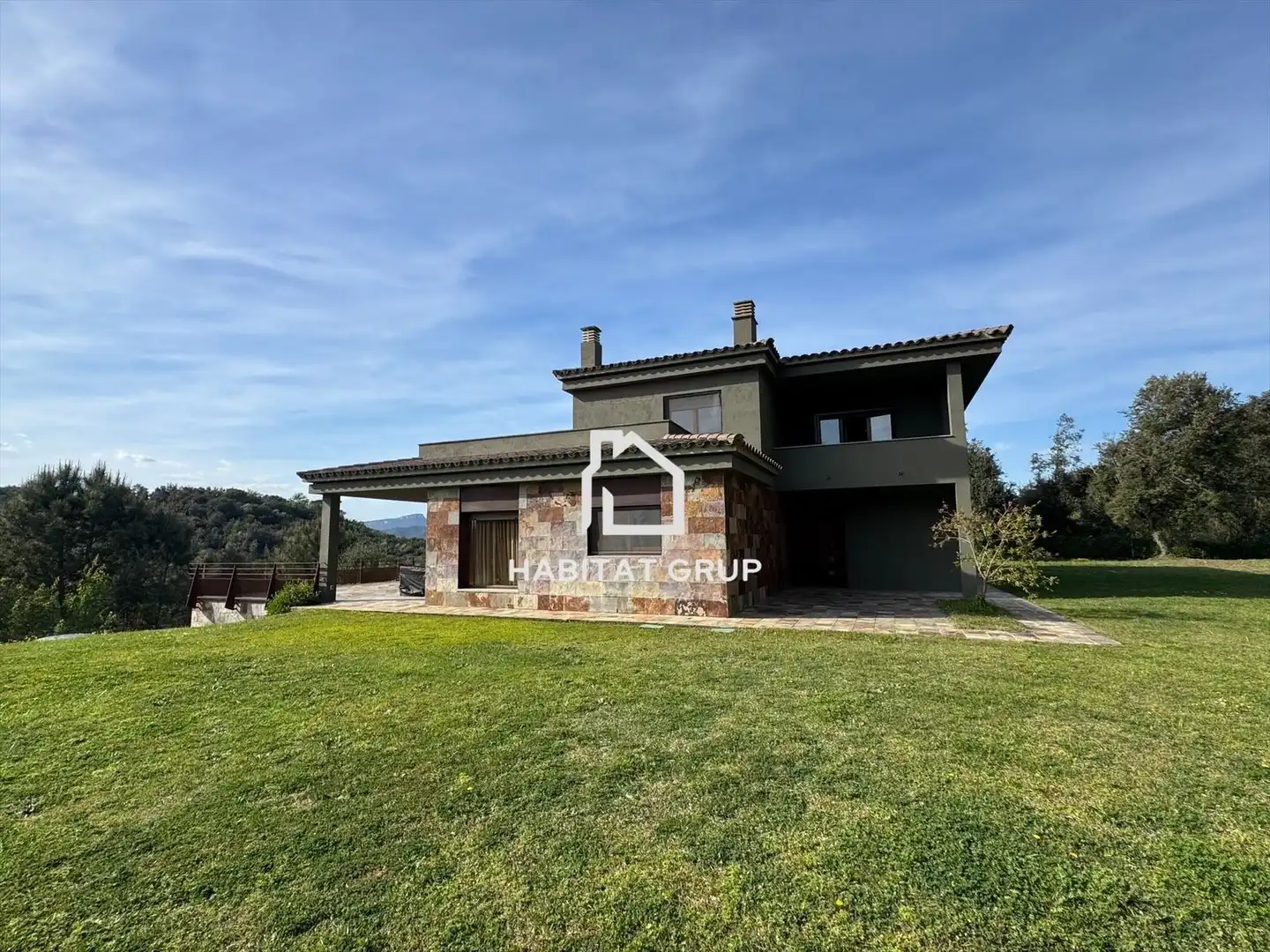 Casa amb jardí en venda a Bescanó