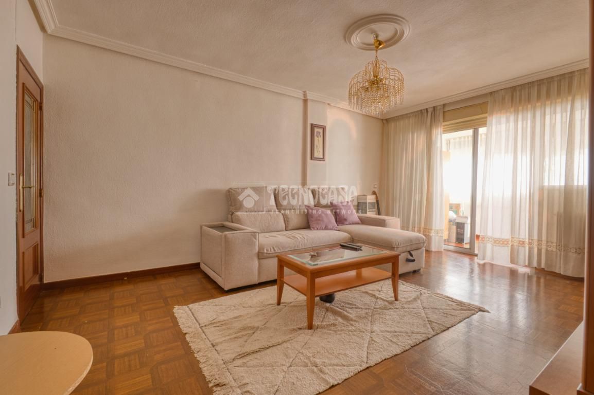 Living room of Flat for sale in Valladolid Capital  with Heating and Terrace