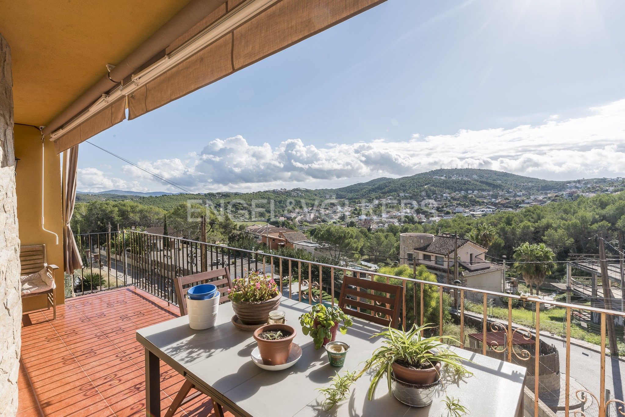 Vista exterior de Casa o xalet en venda en Canyelles amb Calefacció, Jardí privat i Terrassa
