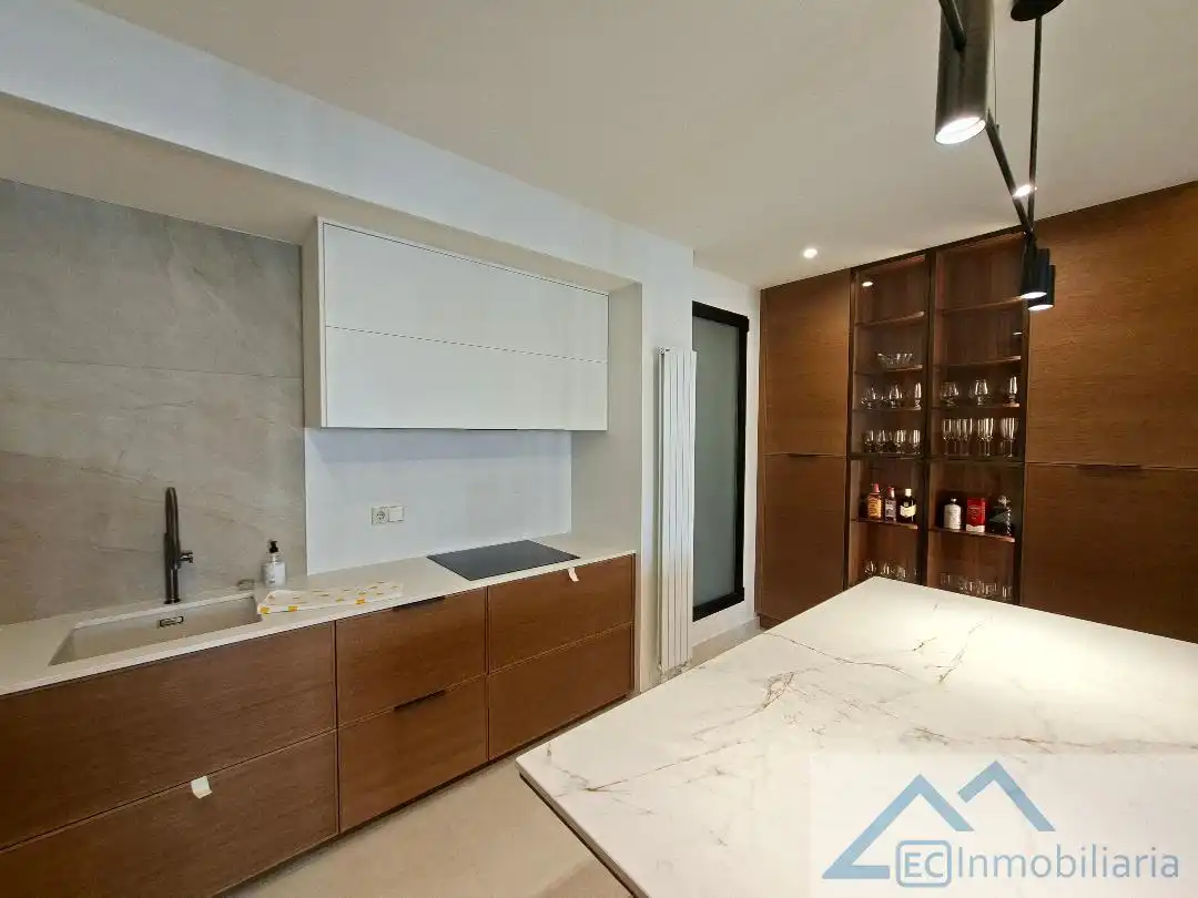 Cocina de Piso en venta en Santander con Calefacción y Trastero
