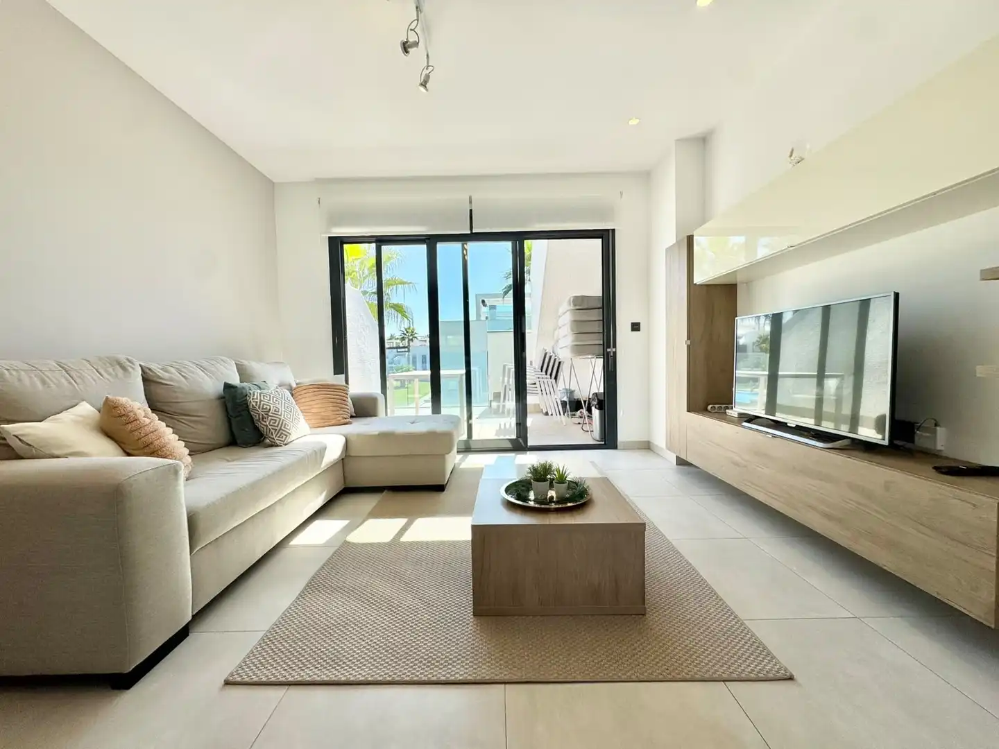 Penthouse with pool to rent in El Raso, imagen 2