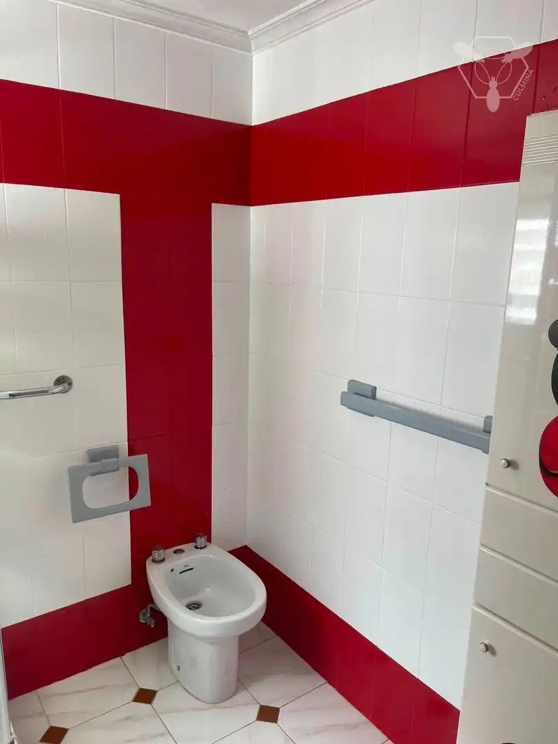 Baño de Piso en venta en Huelva con Aire acondicionado y Amueblado