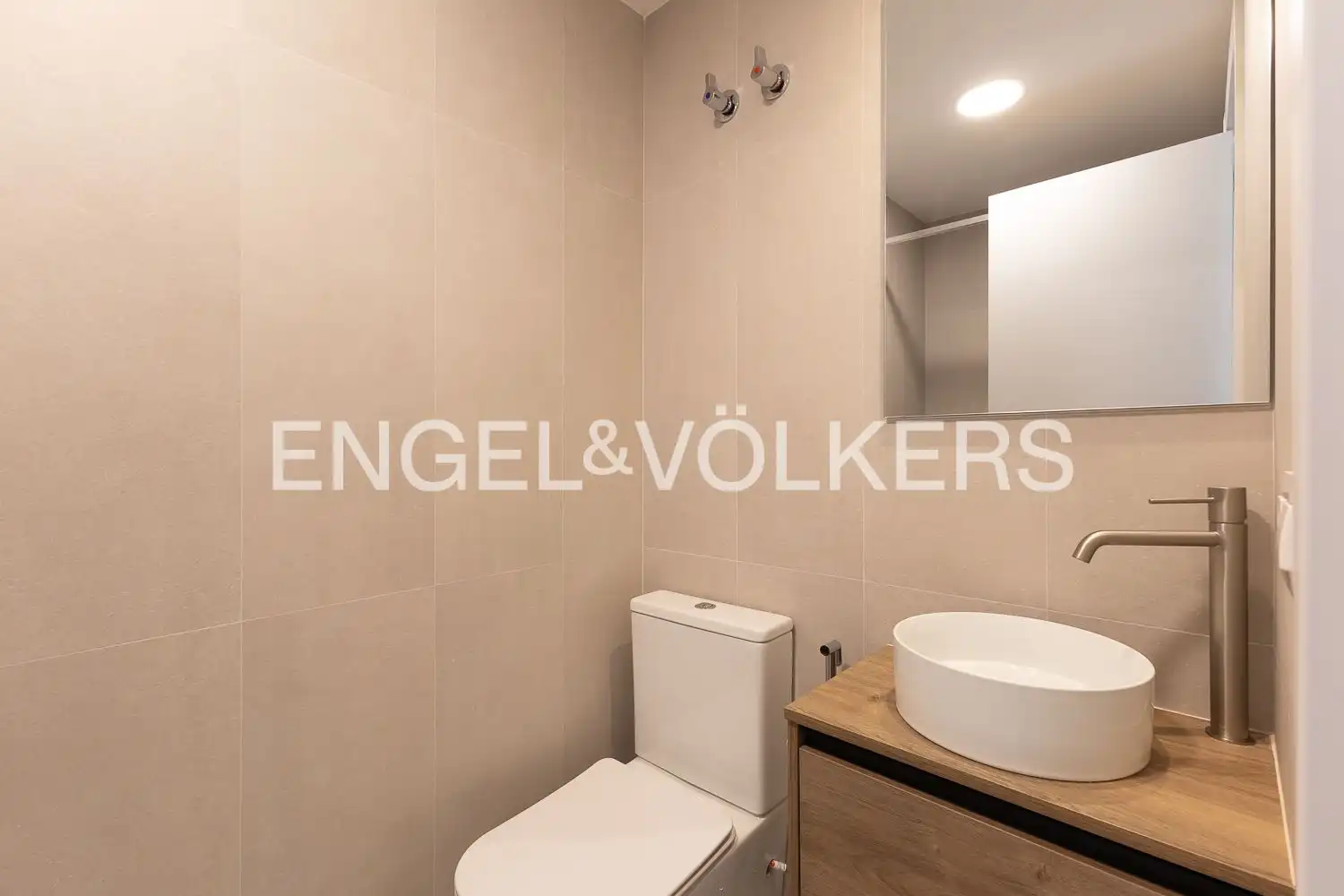 Baño de Piso de alquiler en Valencia con Aire acondicionado y Calefacción