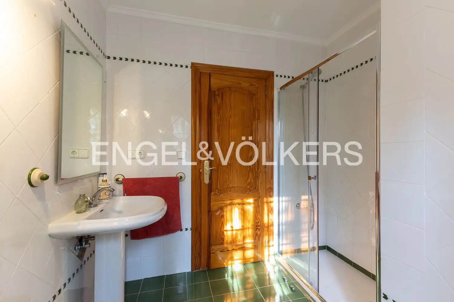 Baño de Casa o chalet de alquiler en Paterna con Aire acondicionado, Calefacción y Jardín privado