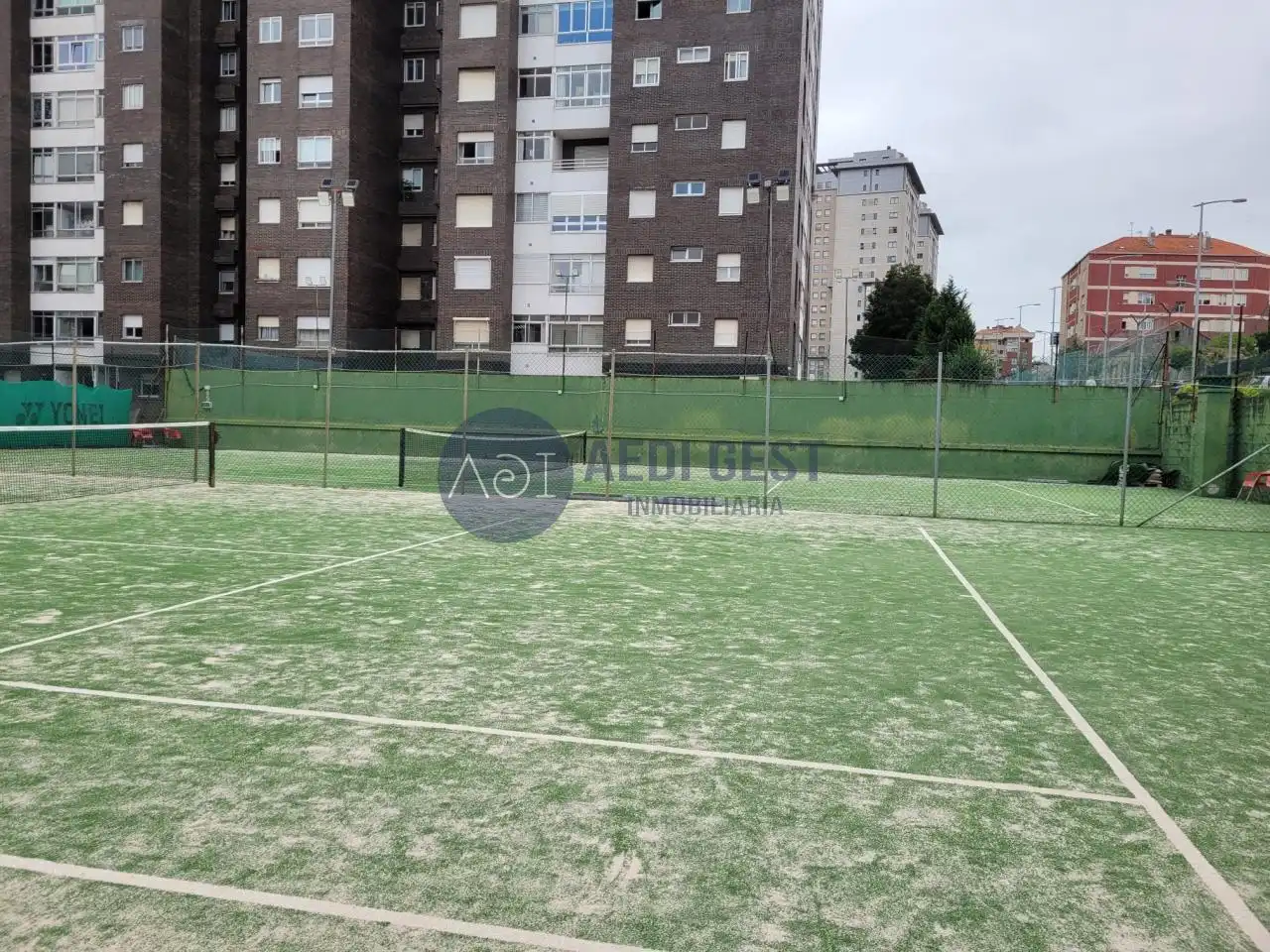 Aparcament de Pis en venda en Vigo  amb Calefacció, Parquet i Terrassa