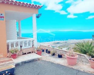 Vista exterior de Casa o xalet en venda en Adeje amb Terrassa, Piscina i Balcó